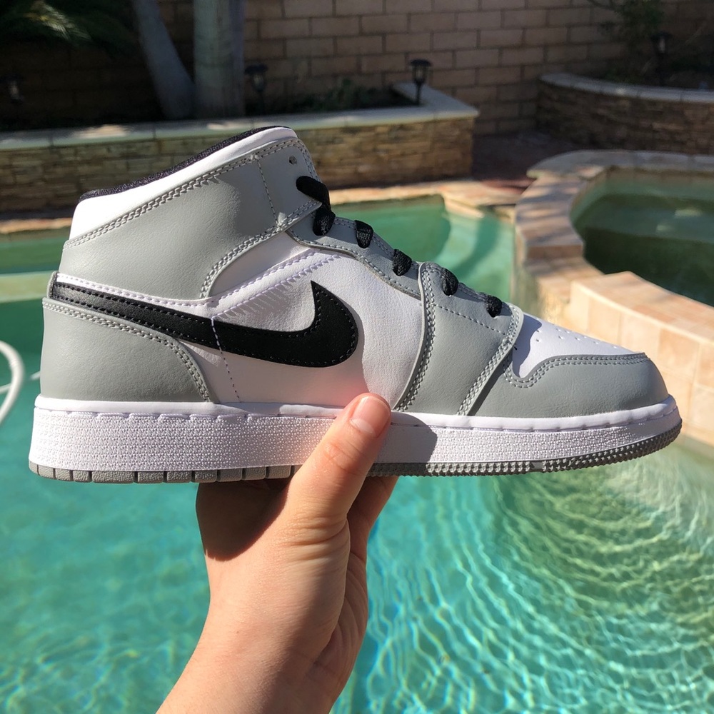 Jordan 1 mid smoke grey ds size 7 - Picture 1 of 14
